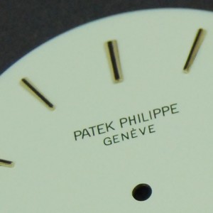 Detalle de la marca Patek Philippe.